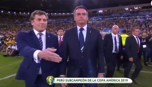 Jair Bolsonaro y presidente de la Conmebol recibieron pifias en el Maracaná