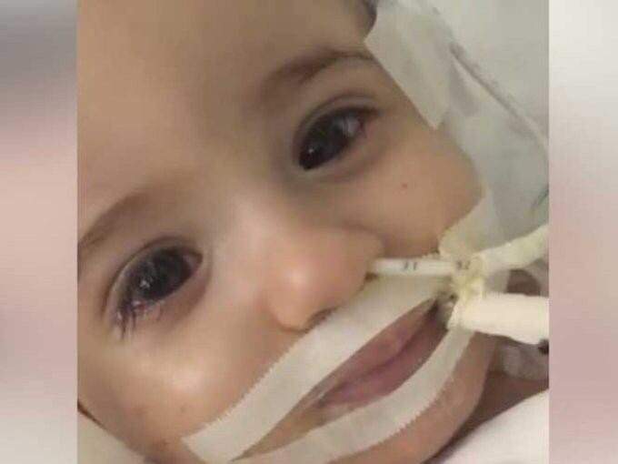 La pequeña Marwa estaba en estado de coma desde el mes de agosto después de luchar con un virus. Los doctores manifestaron que la niña ya no tenía ninguna esperanza de vida.
