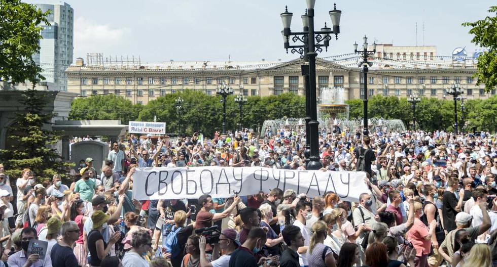 Ciudadanos protestan en apoyo a Serguéi Furgal, el gobernador de la región de Jabárovsk, en el extremo oriental de Rusia. (Aleksandr Yanyshev / AFP).