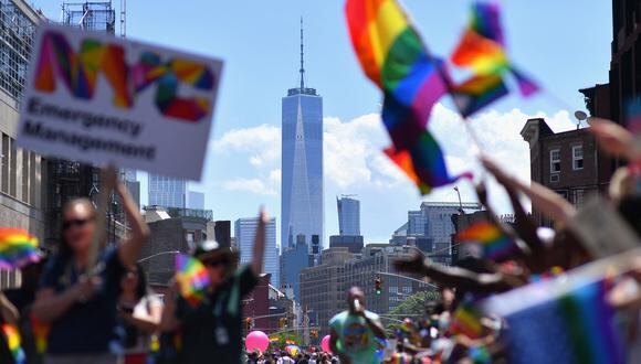 Los participantes toman parte en la Marcha del Orgullo de la Ciudad de Nueva York como parte del Orgullo Mundial que conmemora el 50 aniversario del Levantamiento de Stonewall el 30 de junio de 2019 en la ciudad de Nueva York. (Foto de ANGELA WEISS / AFP)