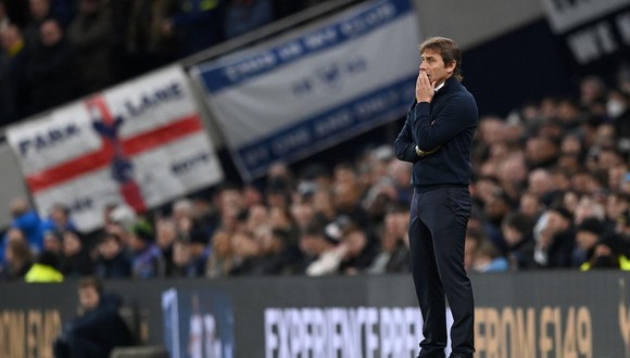 Antonio Conte reveló cómo entrena con Tottenham ante las bajas por COVID-19. (Foto: EFE)