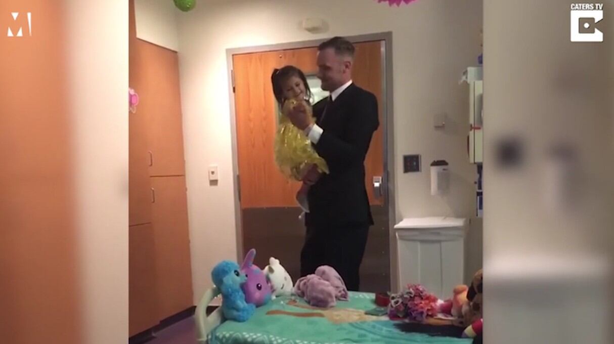 El tierno baile de un papá y su pequeña hija luego de su quimioterapia ha enternecido a todos.