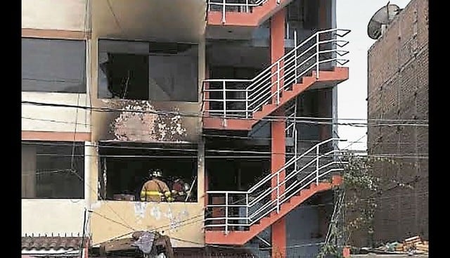 Un incendio por poco acaba con la vida de dos invidentes en San Juan de Lurigancho.