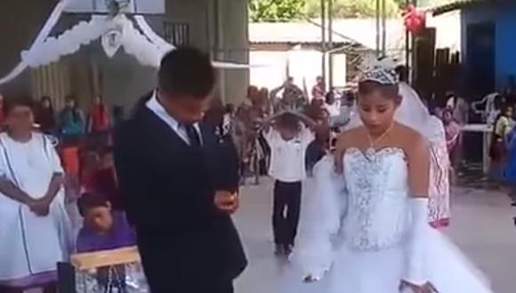 Estos novios se mostraron muy infelicesen su boda. (facebook: La Casa Del Curioso Haradak)