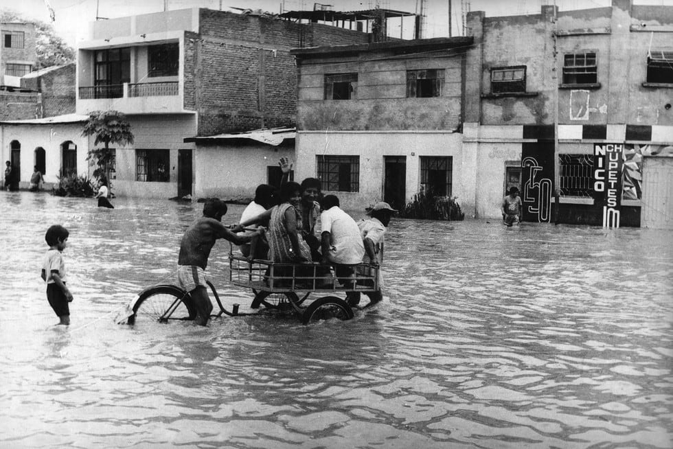 Inundaciones en el distrito de Bellavista en Sullana, producto del fenómeno de El Niño de 1983. (Foto GEC Archivo Histórico)