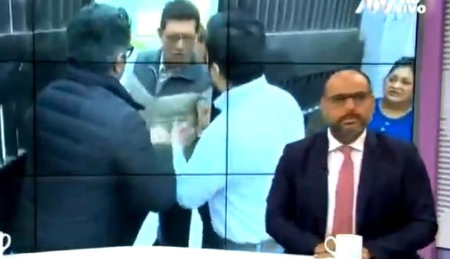 Trabajador de colegio donde fueron dopadas 3 niñas se pelea con reportero: "Ya, que venga el ministro". Foto: Captura de pantalla de ATV