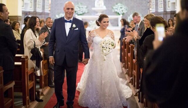 Milagros Leiva compartió tiernas imágenes de su boda. (Facebook)