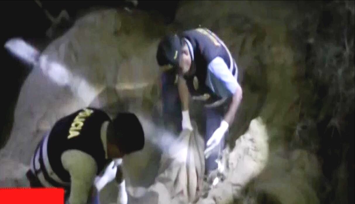 Hallan cuerpo de mujer enterrado en cerro de Tacna y principales sospechosos serían sus propios hijos. Foto: Captura de pantalla de América Noticias
