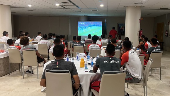 Plantel de la selección peruana se reunió para observar el Australia vs. Emiratos Árabes. (Foto: ESPN)