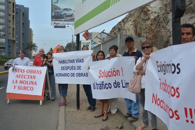 Vecinos de La Molina y Surco hicieron plantón frente a obras ubicada en la avenida El Polo.