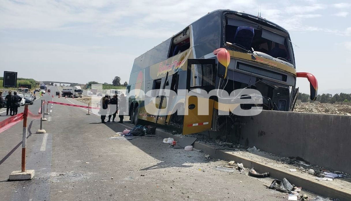Ocho muertos en despiste de bus con delegación aprista en Huaura. Foto: Joseph Angeles