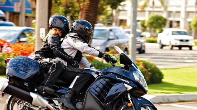 5 recomendaciones para viajar seguro con un pasajero en la moto
