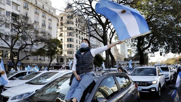 Argentina: nueva marcha opositora en contra de las medidas sanitarias para frenar la pandemia. (AFP).