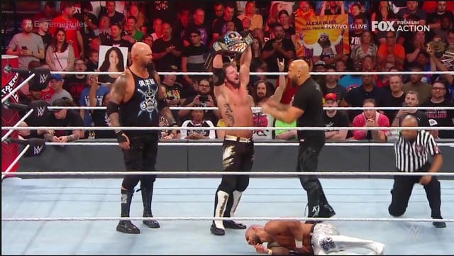 Injusta victoria de AJ Styles sobre Ricochet. (Captura TV)