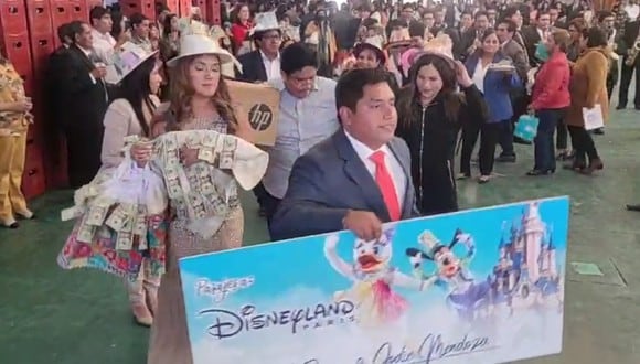 Un viaje a Disneylandia Paris y otros grandes regalos en celebración de bautizo en Huancayo. (Captura Facebook)