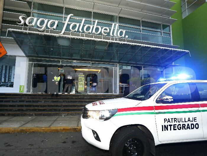 Frustran intento de asalto a Saga Falabella en San Isidro bajo modalidad del ‘combazo’
