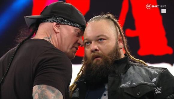 Preciso instante del encuentro entre Undertaker y Bray Wyatt. (Captura TV)