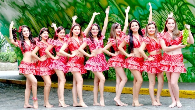 Jovencitas en concurso de 'Miss Vendimia Lima Norte'. Evento tendrá también la tradicional pisa de uvas.