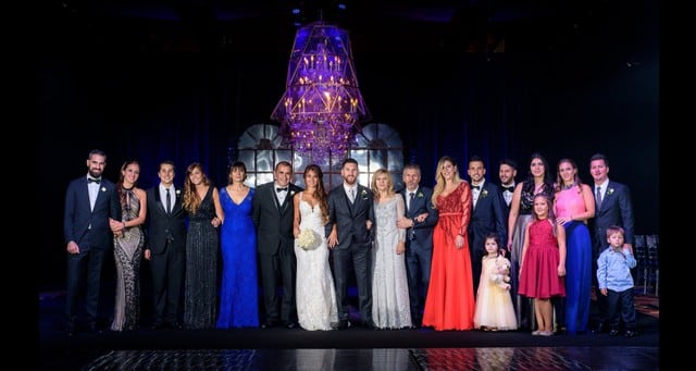 Los invitados a la boda Lionel Messi y Antonella Roccuzzo lucieron sus mejores galas. (Fotos: Agencias)