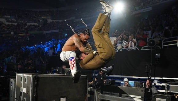 Momentos intensos durante la lucha entre Bad Bunny y Damian Priest. (WWE Corporation)