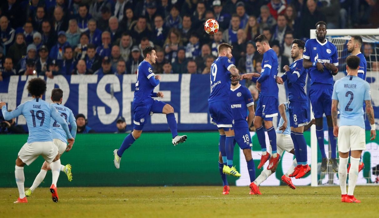 Leroy Sané anotó un gol extraordinario de tiro libre en el Manchester City vs Schalke 04 por la ida de los octavos de final de la Champions League. (Fotos: Agencias)