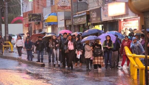 Torrenciales lluvias por ‘El Niño’ en Arequipa y Piura.