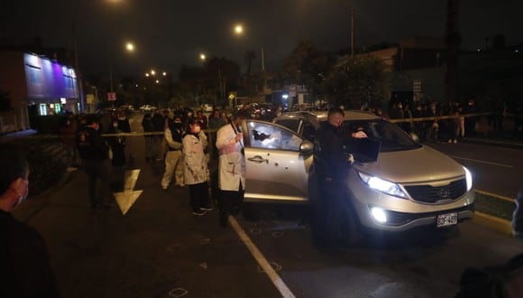Sicarios en moto asesinaron a balazos a médico en un semáforo del Cercado de Lima. (Foto : Hugo Pérez / @photos.gec)