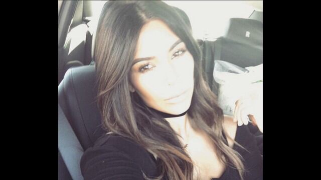 Kim Kardashian volvió al cabello negro luego de varios meses de lucirlo rubio y con trenzas. (Fotos: Snapchat/Kim Kardashian)
