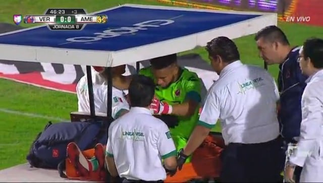 Pedro Gallese sufrió un duro golpe contra defensor en el encuentro entre  Veracruz y América.