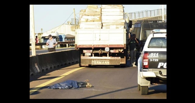 Violador en Argentina muere al ser aplastado por camión.