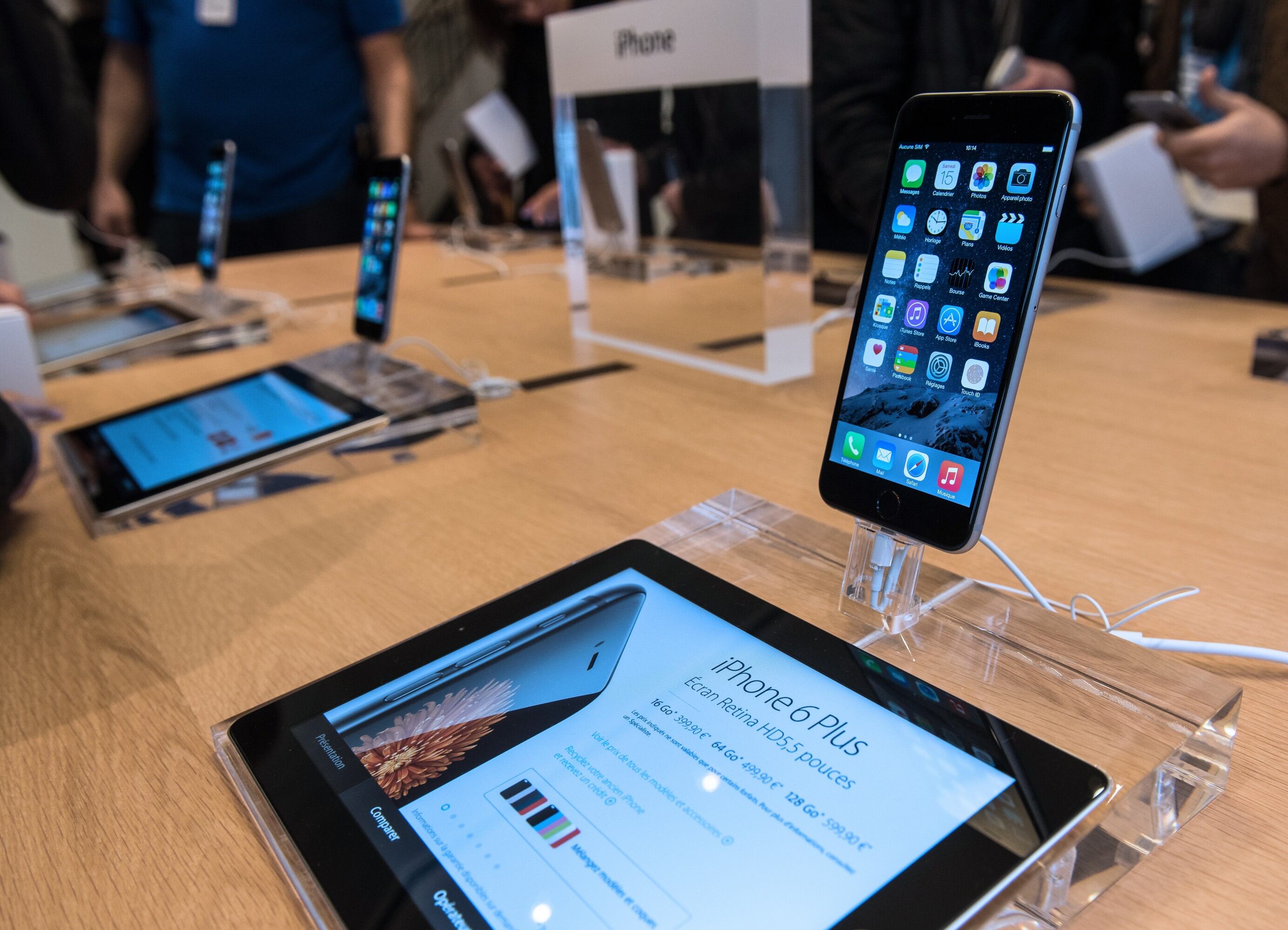 Apple ya indicado que ralentizaba voluntariamente el rendimiento de los teléfonos para "prolongar su duración".
