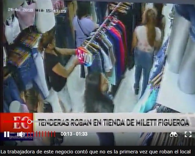 'Tenderas' entran a la tienda de Millet Figueroa. Fingen estar mirando para comprar, pero se llevan la ropa en bolsas. (Captura: América Noticias)
