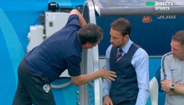 El momento en que 'Bolillo' Gómez suplicó al entrenador de Inglaterra no metan más goles ante Panamá. (Fotos: DirecTV/Agencias)