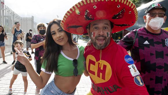 Fanáticos de México animan afuera del Estadio Nacional antes del partido de clasificación de Concacaf para la Copa Mundial de la FIFA Qatar 2022 contra Costa Rica en San José. (Foto: Ezequiel BECERRA / AFP)