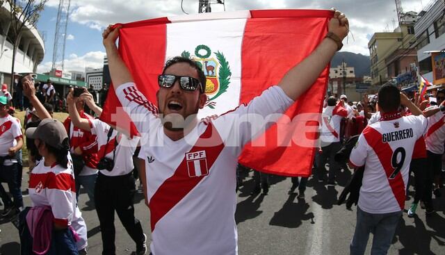 Foto1 : Todo el país es una fiesta y vibra de emoción por el Perú vs. Argentina