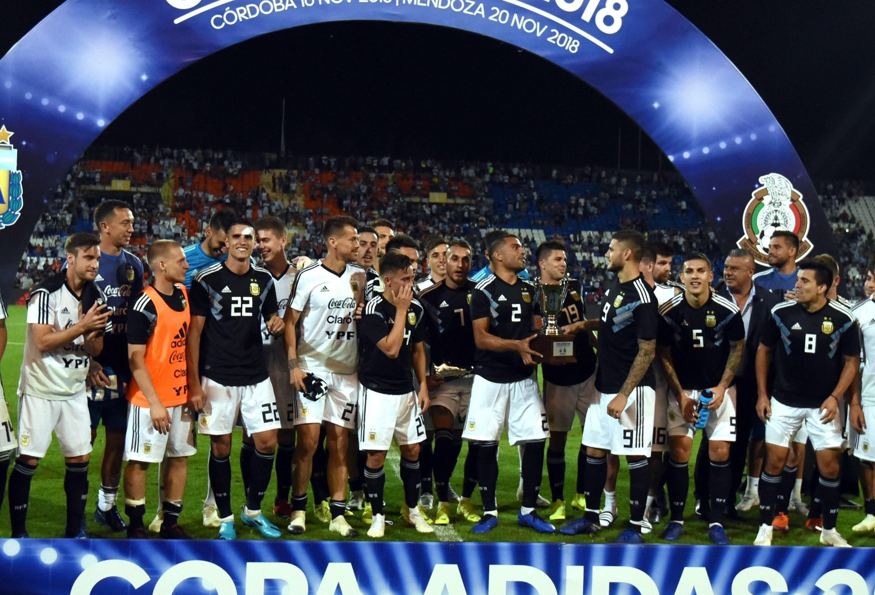 Argentina venció 2-0 a México con goles de Icardi y Dybala.