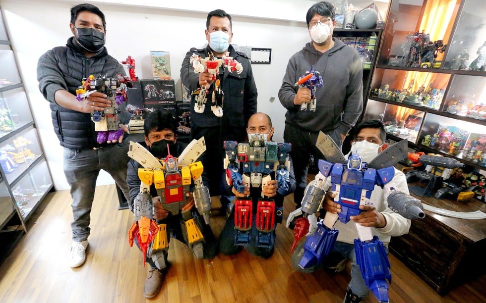 La Asociación Cultural Transformers Cusco anunció una exhibición de cientos de robots y figuras. Esto en medio de la coyuntura por las grabaciones de la 
película Transformers 7 en Machu Picchu. (Foto cortesía: Juan Sequeiros)