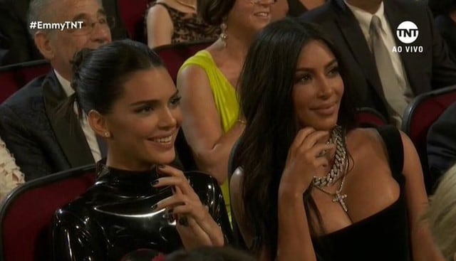 Kim Kardashian y Kendall Jenner presentes en los Emmy 2019. (Imagen: Twitter/TNT/E!)