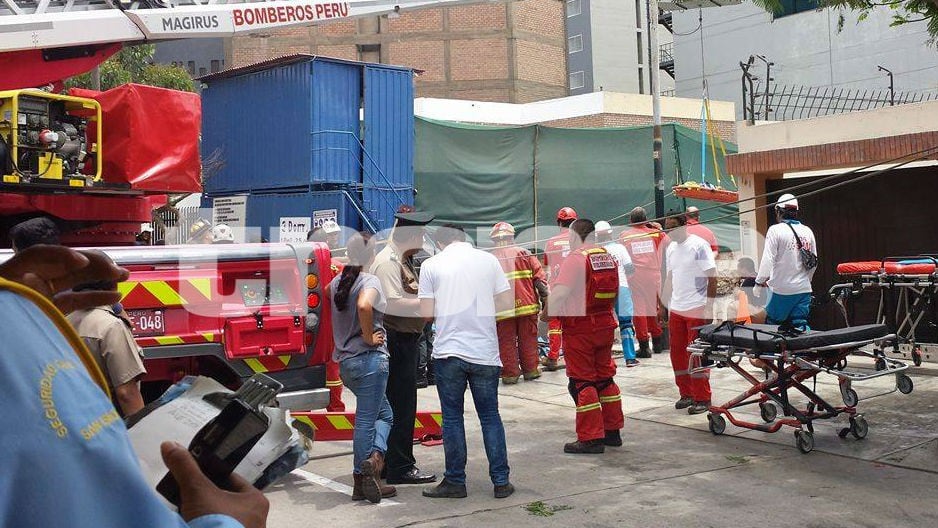 Derrumbe de edificio en construcción dejó a obreros atrapados y dos heridos. (Fotos: Trome/Mónica Rochabrum)