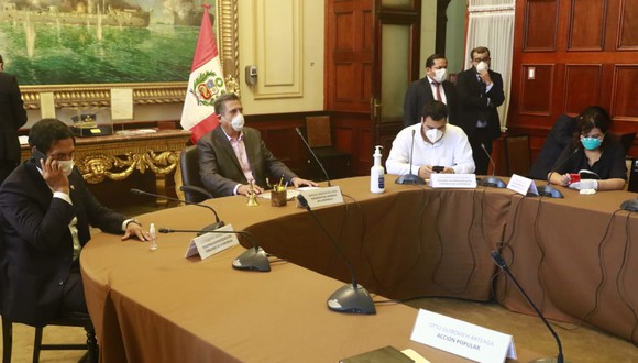 Junta de Portavoces sesionó con sus integrantes portando mascarillas y guantes. (Foto: Congreso de la República)
