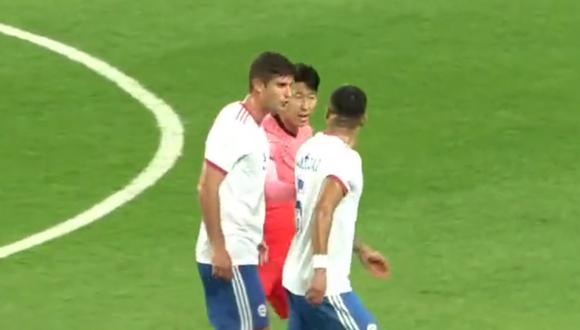 Son separó a los jugadores chilenos que estaban discutiendo. Foto: @Hun43490489.