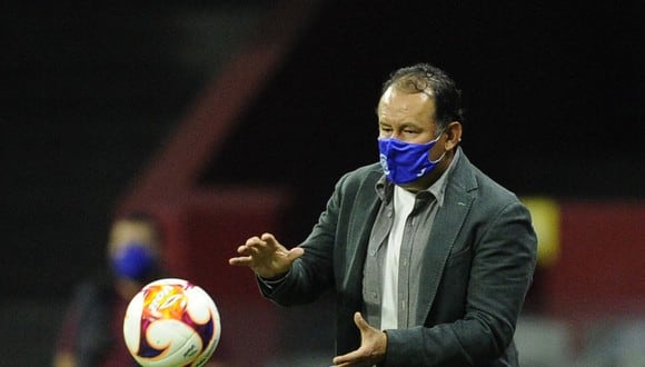 Juan Reynoso renovará contrato con Cruz Azul. (Foto: AFP)
