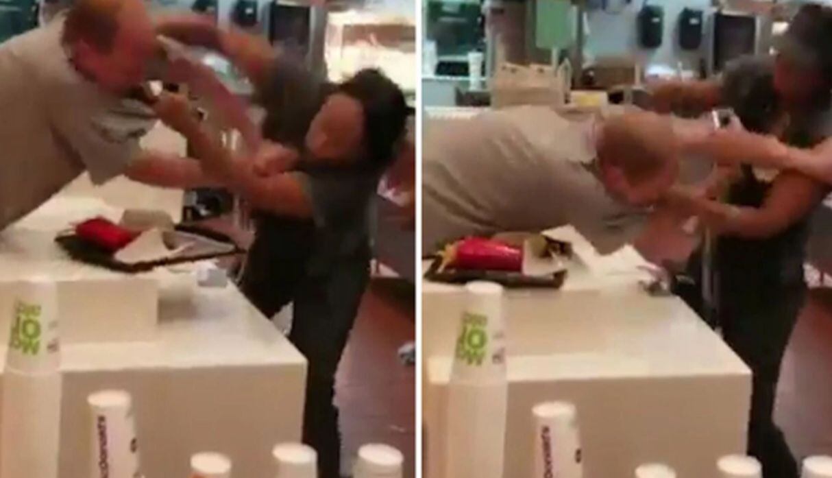 Un hombre jaló de la camisa a una trabajadora de McDonald's, pero ella se defendió y lo agarró a golpes. (Capturas: YouTube)