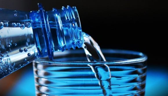 Toma agua antes de que sientas sed: El sentir sed es un indicador de que el cuerpo ya está deshidratado. (Foto: Pixabay)