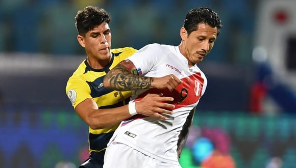 Gianluca Lapadula debutó con la selección peruana en noviembre del 2020. (Foto: AFP)