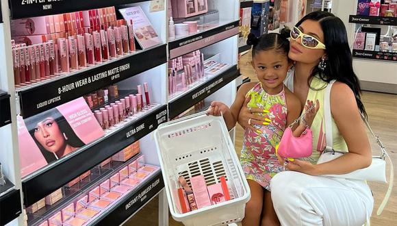 Kylie Jenner documenta el viaje de compras más dulce con Stormi en un nuevo video y básicamente son gemelas. (Foto: Instagram / Kylie Jenner)