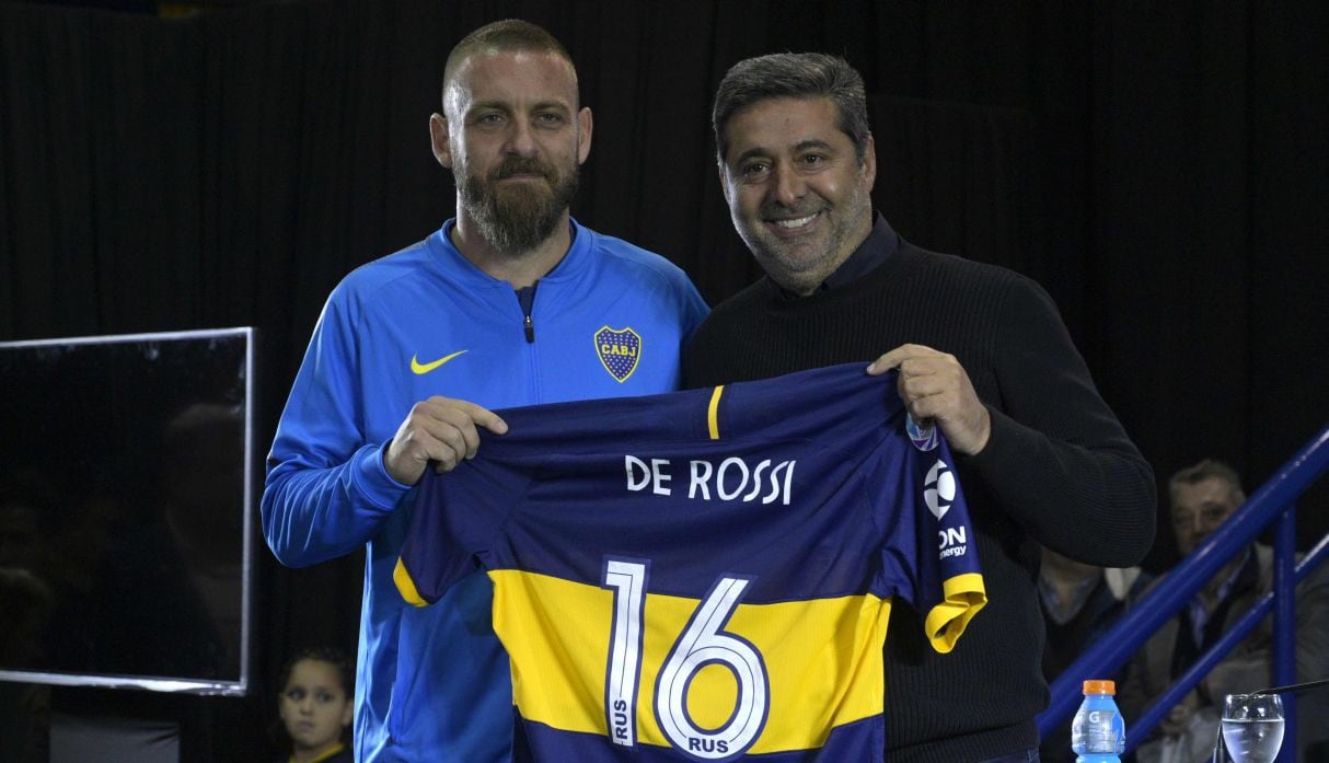 El mediocampista italiano Daniele De Rossi fue presentado en Boca Juniors
