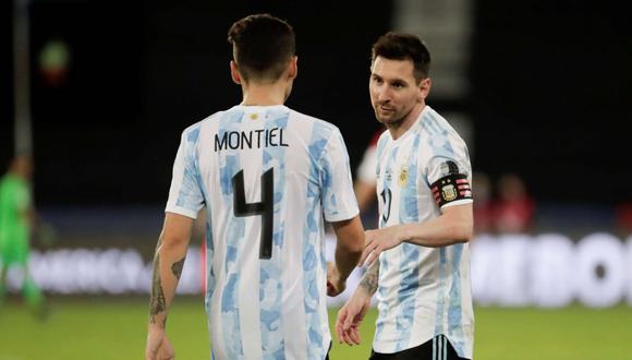 Lionel Messi habló con Gonzalo Montiel antes que dispare el último final de la penal en Qatar 2022. Foto: Agencias.