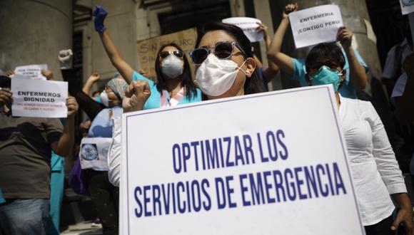 Un grupo de enfermeras y técnicos realizaron plantón frente al Hospital Loayza exigiendo mejores condiciones laborales. (Foto:Joel Alonzo/GEC)