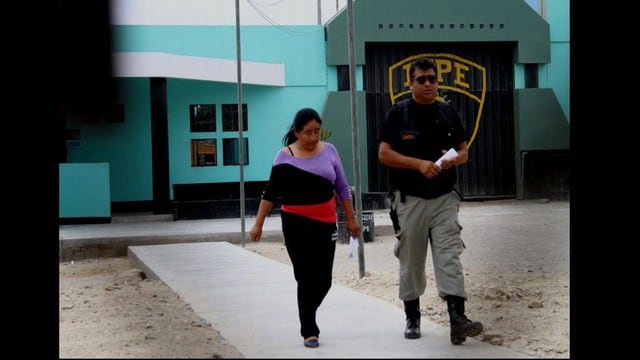 Delia Flores Tapara, la mujer acusada de secuestrar a un bebé en Arequipa, fue puesta en libertad tras realizarse la prueba de ADN, y pidió justicia. (Fotos: El Comercio/TVT Arequipa)